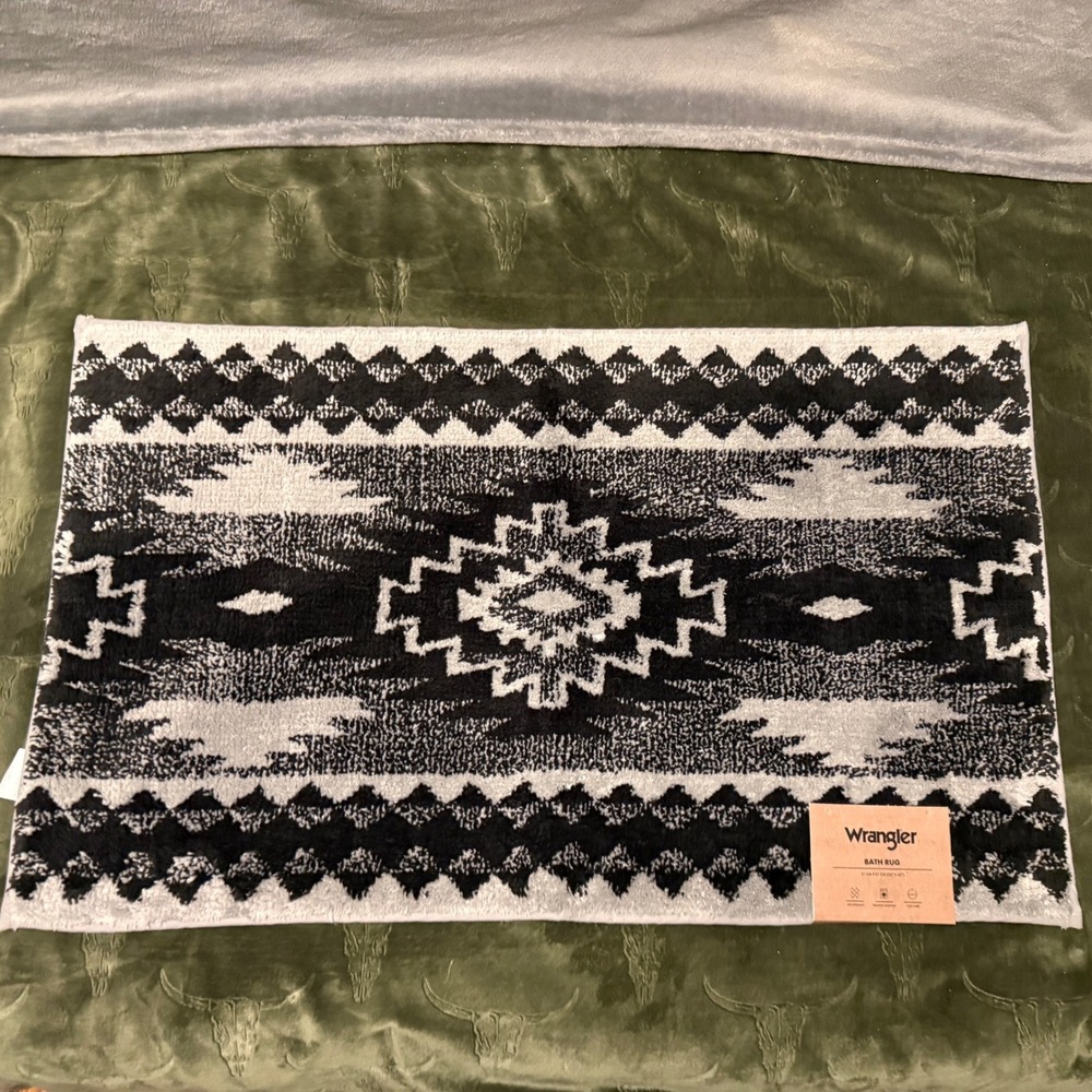 Wrangler Bath Rug Southwestern Geometric Gray and Black 20x32 New NWT